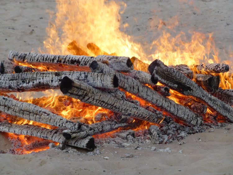 Osterfeuer am Strand von Binz