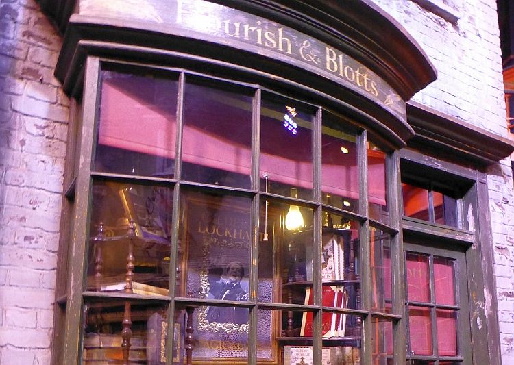 Harry Potter Flourish & Blotts